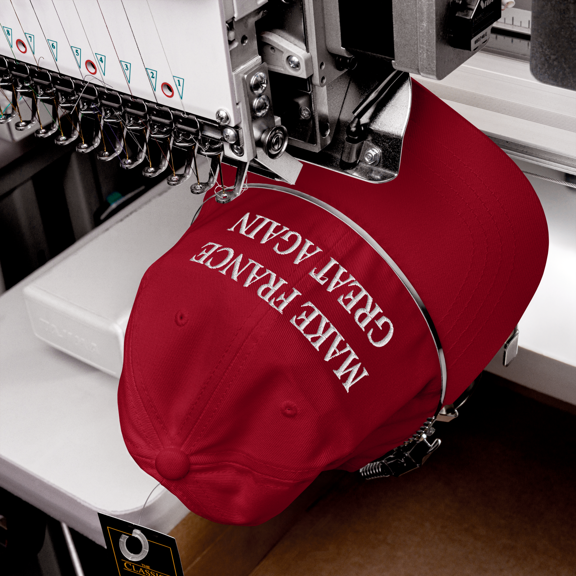 Casquette rouge Make France Great Again + écusson sur le coté